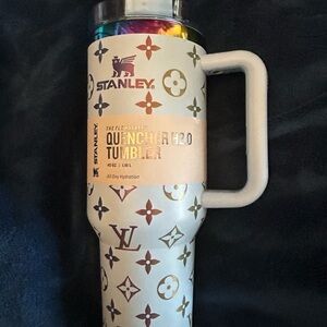 NIB Stanley Quencher H2.0 Tumbler with Handle